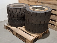 4x band met velg (t.b.v. ravo veegmachine), 28x12.5-15 (355/45-15) - afbeelding 1 van  12