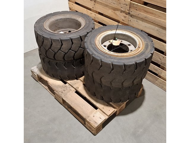 4x band met velg (t.b.v. ravo veegmachine), 28x12.5-15 (355/45-15) - afbeelding 5 van  12