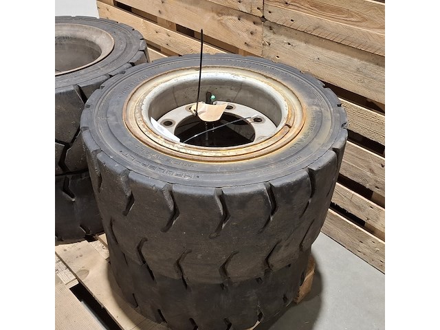 4x band met velg (t.b.v. ravo veegmachine), 28x12.5-15 (355/45-15) - afbeelding 6 van  12