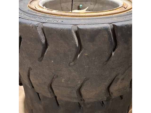 4x band met velg (t.b.v. ravo veegmachine), 28x12.5-15 (355/45-15) - afbeelding 7 van  12