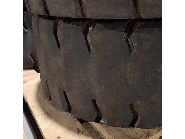 4x band met velg (t.b.v. ravo veegmachine), 28x12.5-15 (355/45-15) - afbeelding 8 van  12