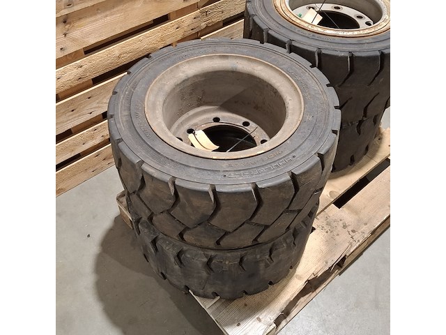 4x band met velg (t.b.v. ravo veegmachine), 28x12.5-15 (355/45-15) - afbeelding 12 van  12