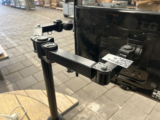 4x beeldscherm, 2x monitorbeugel, lg - afbeelding 7 van  8