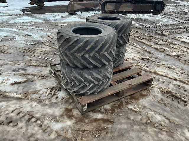 4x bkt tr-315 26x12.00 r12 banden - afbeelding 1 van  10