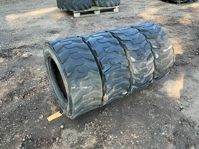 4x bkt wilde wall 27x10.50 r15 band, wiel en velg - afbeelding 1 van  12