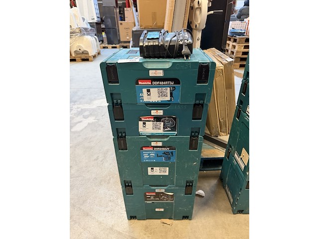 4x bouwgereedschap in koffer, 1x lader makita, ddf484rt3j, djv182zj, dhr242zjv, dhs630zj - afbeelding 1 van  5