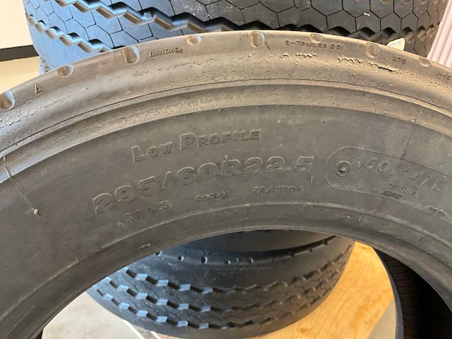 4x bridgestone 295/60r22.5 retread vrachtwagenband - afbeelding 5 van  6