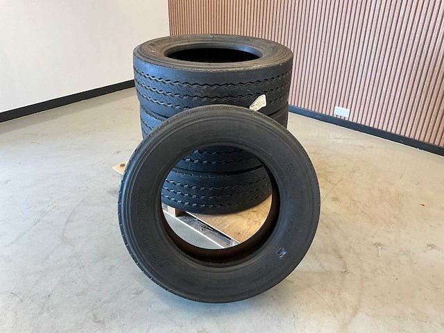 4x bridgestone 295/60r22.5 retread vrachtwagenband - afbeelding 2 van  6