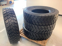4x bridgestone 315/80r22.5 m+s retread vrachtwagenband - afbeelding 3 van  9