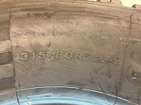 4x bridgestone 315/80r22.5 m+s retread vrachtwagenband - afbeelding 7 van  9