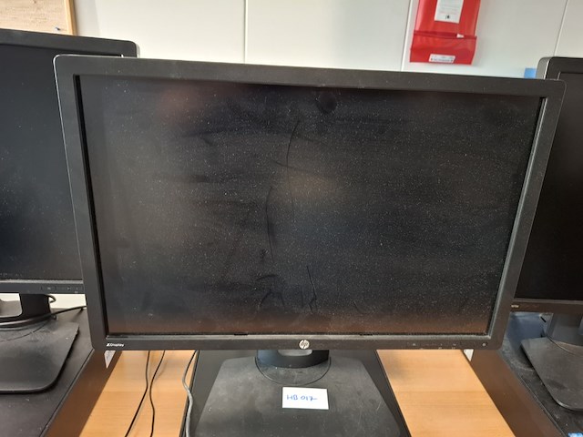 4x computer met beeldscherm en toetsenbord hp, hp pro 6300 sff i5, hp elitedesk 800 g1 sff i5 en , bouwjaar 2013 en 2016 - afbeelding 2 van  17