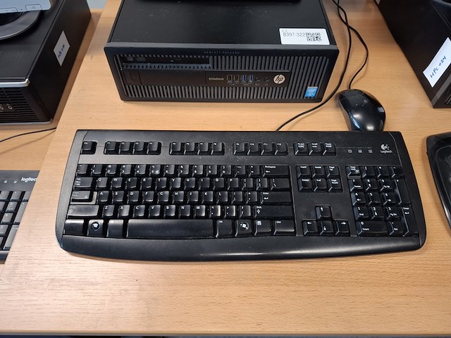 4x computer met beeldscherm en toetsenbord hp, hp pro 6300 sff i5, hp elitedesk 800 g1 sff i5 en , bouwjaar 2013 en 2016 - afbeelding 4 van  17