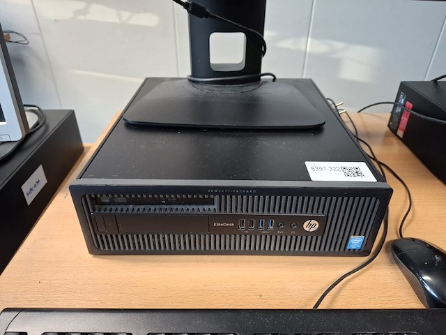4x computer met beeldscherm en toetsenbord hp, hp pro 6300 sff i5, hp elitedesk 800 g1 sff i5 en , bouwjaar 2013 en 2016 - afbeelding 5 van  17