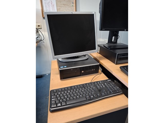 4x computer met beeldscherm en toetsenbord hp, hp pro 6300 sff i5, hp elitedesk 800 g1 sff i5 en , bouwjaar 2013 en 2016 - afbeelding 7 van  17