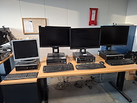 4x computer met beeldscherm en toetsenbord hp, hp pro 6300 sff i5, hp elitedesk 800 g1 sff i5 en , bouwjaar 2013 en 2016 - afbeelding 1 van  17