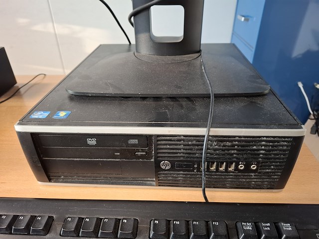 4x computer met beeldscherm en toetsenbord hp, hp pro 6300 sff i5, hp elitedesk 800 g1 sff i5 en , bouwjaar 2013 en 2016 - afbeelding 12 van  17