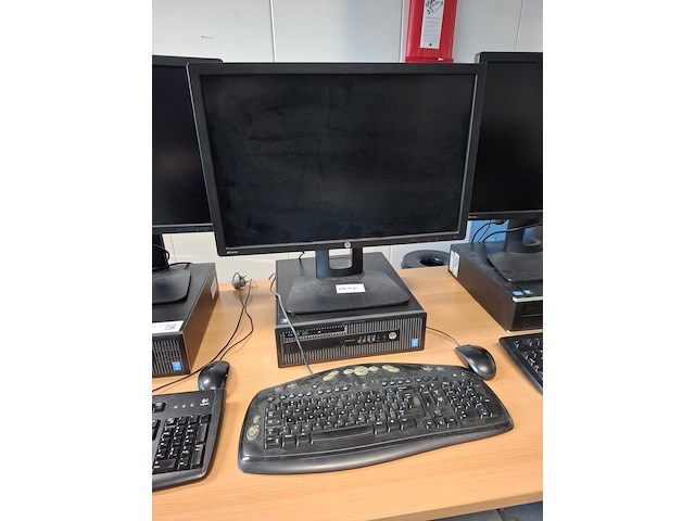 4x computer met beeldscherm en toetsenbord hp, hp pro 6300 sff i5, hp elitedesk 800 g1 sff i5 en , bouwjaar 2013 en 2016 - afbeelding 15 van  17