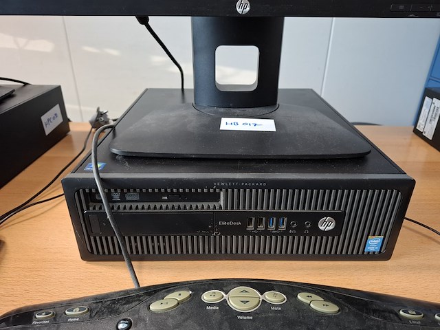 4x computer met beeldscherm en toetsenbord hp, hp pro 6300 sff i5, hp elitedesk 800 g1 sff i5 en , bouwjaar 2013 en 2016 - afbeelding 17 van  17