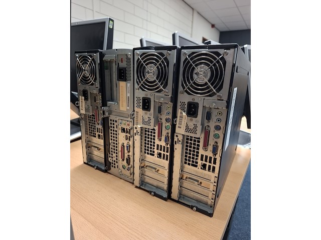 4x computer met beeldscherm, hp, hp dc7700 sff en hp d530 sff, 2010 en 2008 - afbeelding 5 van  7