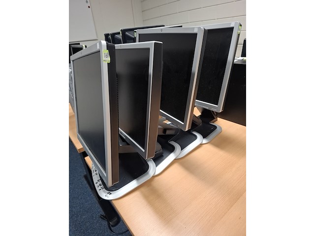 4x computer met beeldscherm, hp, hp dc7700 sff en hp d530 sff, 2010 en 2008 - afbeelding 6 van  7