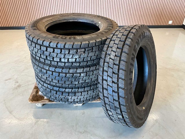 4x continental 255/70r22.5 vrachtwagenband - afbeelding 1 van  7