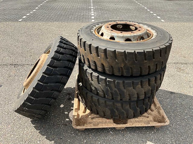 4x continental 275/70 r22.5 urban-traffic m+s band met velg - afbeelding 2 van  10