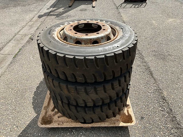4x continental 275/70 r22.5 urban-traffic m+s band met velg - afbeelding 3 van  10