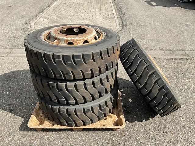 4x continental 275/70 r22.5 urban-traffic m+s band met velg - afbeelding 4 van  7