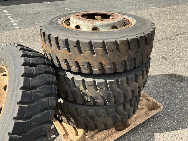 4x continental 275/70 r22.5 urban-traffic m+s band met velg - afbeelding 6 van  7