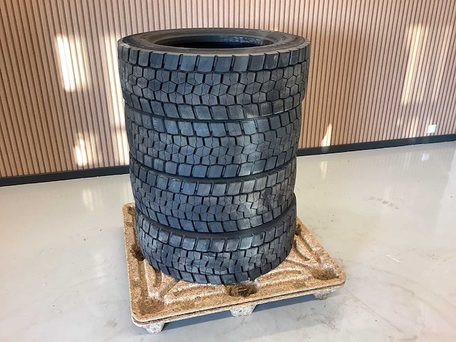 4x continental 295/55r22.5 m+s retread vrachtwagenband - afbeelding 9 van  9