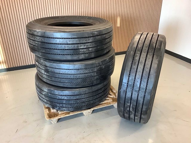 4x continental 385/65r22.5 m+s retread vrachtwagenband - afbeelding 1 van  8