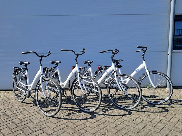 4x damesfiets, wit - afbeelding 1 van  9