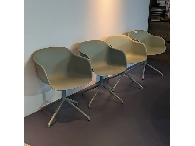 4x design draaistoel muuto - afbeelding 1 van  7