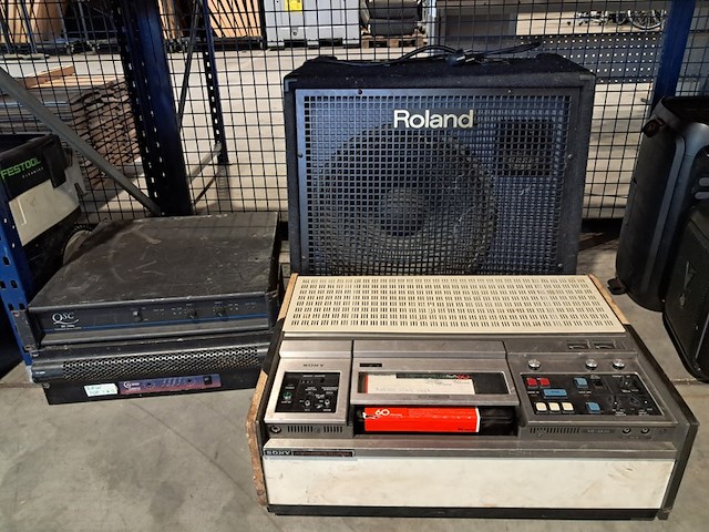 4x diverse audio-apparatuur, o.a sony , roland en qsc - afbeelding 1 van  14
