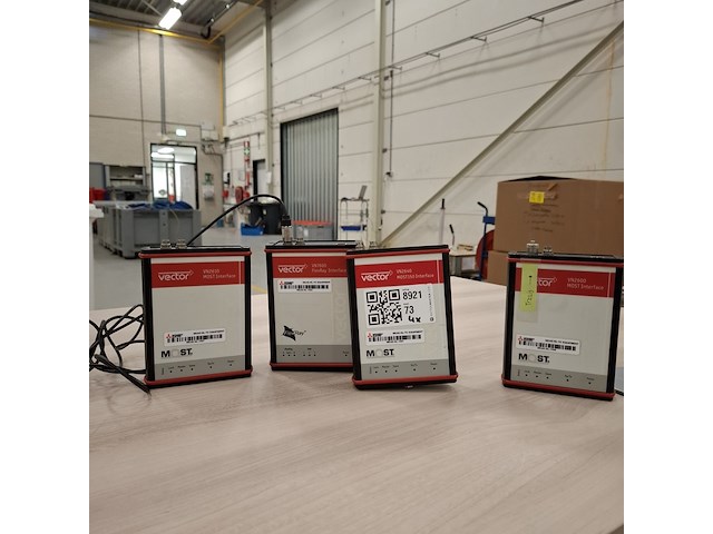 4x diverse interface t.b.v. automotive netwerktechniek vector, vn2610, vn7600, vn2640, vn2600 - afbeelding 1 van  10