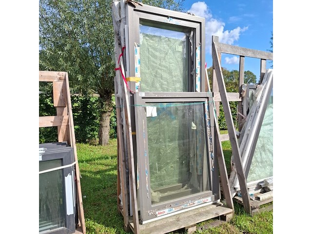 4x diverse kunststof kozijnen waarvan 3 met glas - afbeelding 2 van  6