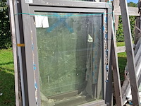 4x diverse kunststof kozijnen waarvan 3 met glas - afbeelding 3 van  6
