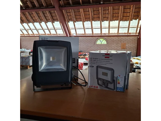 4x diverse led straler 3x brennenstuhl - afbeelding 1 van  7