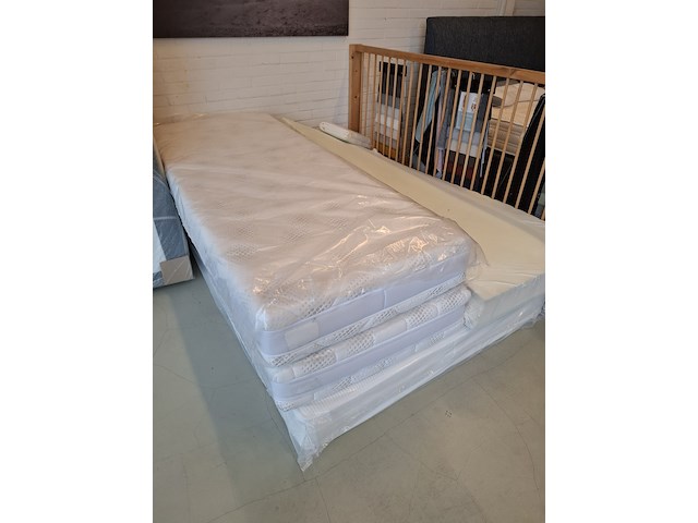 4x diverse matrassen - afbeelding 2 van  9