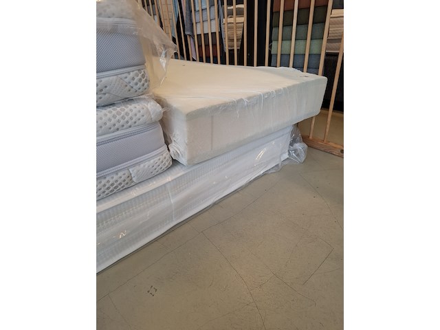 4x diverse matrassen - afbeelding 4 van  9