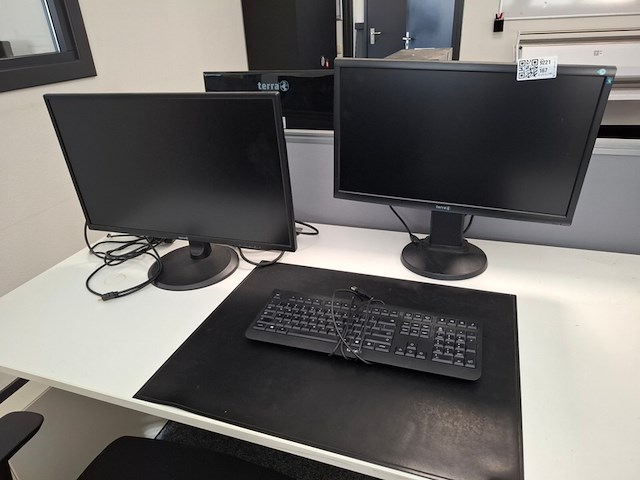 4x diverse monitor terra - afbeelding 1 van  4