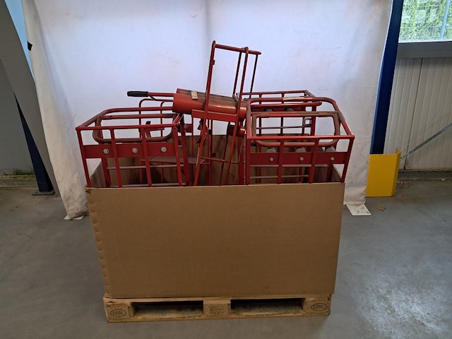 4x diverse transportkarren - afbeelding 1 van  9