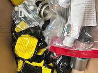 4x doos met badkameraccessoires w.o. kranen w.o. geberit, venlo - afbeelding 3 van  6