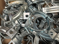 4x doos met installatiemateriaal met o.a. metalen pijpbeugels - afbeelding 8 van  9