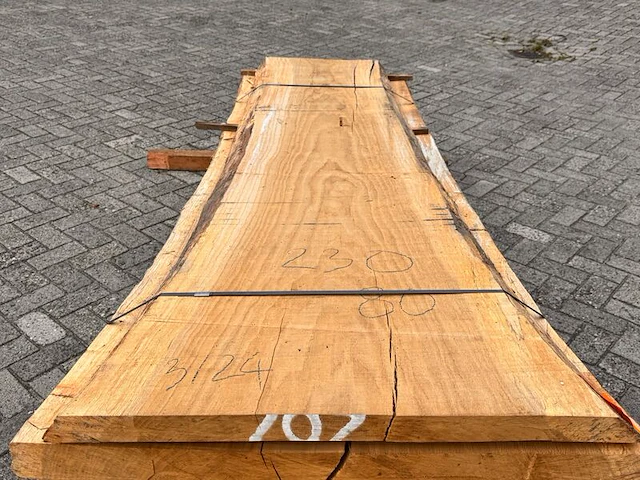 4x eiken stam gezaagd, 80x770mm, lengte 235cm - afbeelding 1 van  3