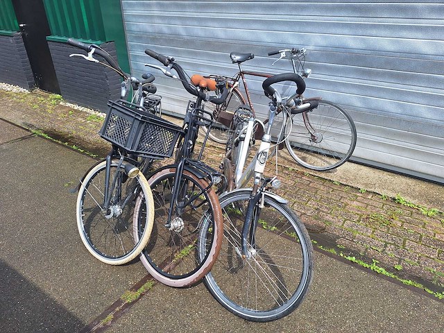 4x fiets 3x gazelle 1x cortina dames heren - afbeelding 1 van  9