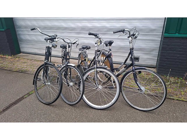 4x fiets dames en heren batavus, gazelle, raleigh - afbeelding 1 van  9