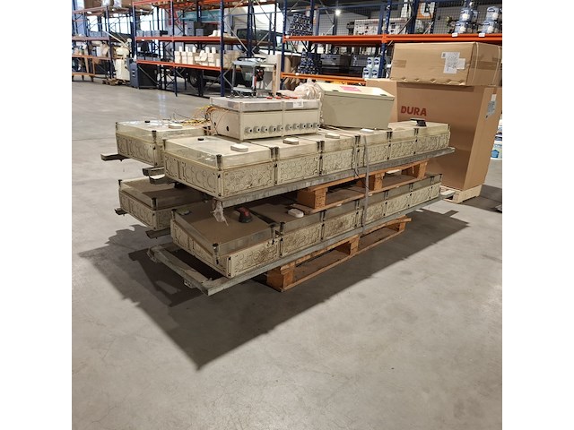 4x frame met schakelkasten - afbeelding 1 van  9