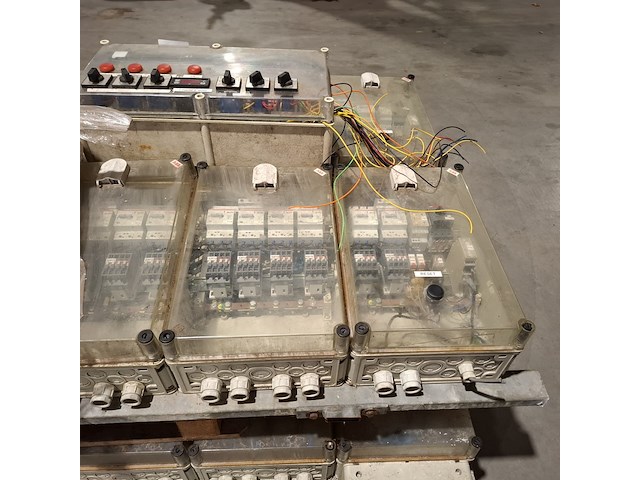 4x frame met schakelkasten - afbeelding 7 van  9