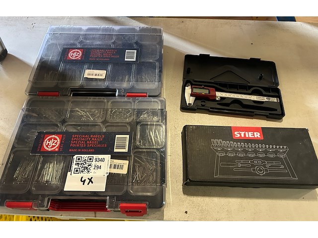 4x gereedschap w.o. nagelbox, digitale schuifmaat, w.o. stier, ks tools - afbeelding 1 van  6